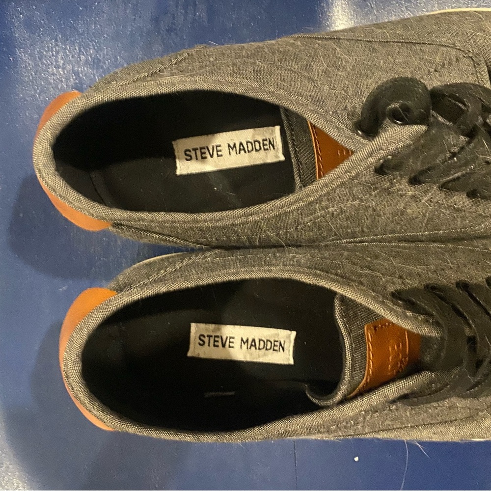 Mens casual shoes